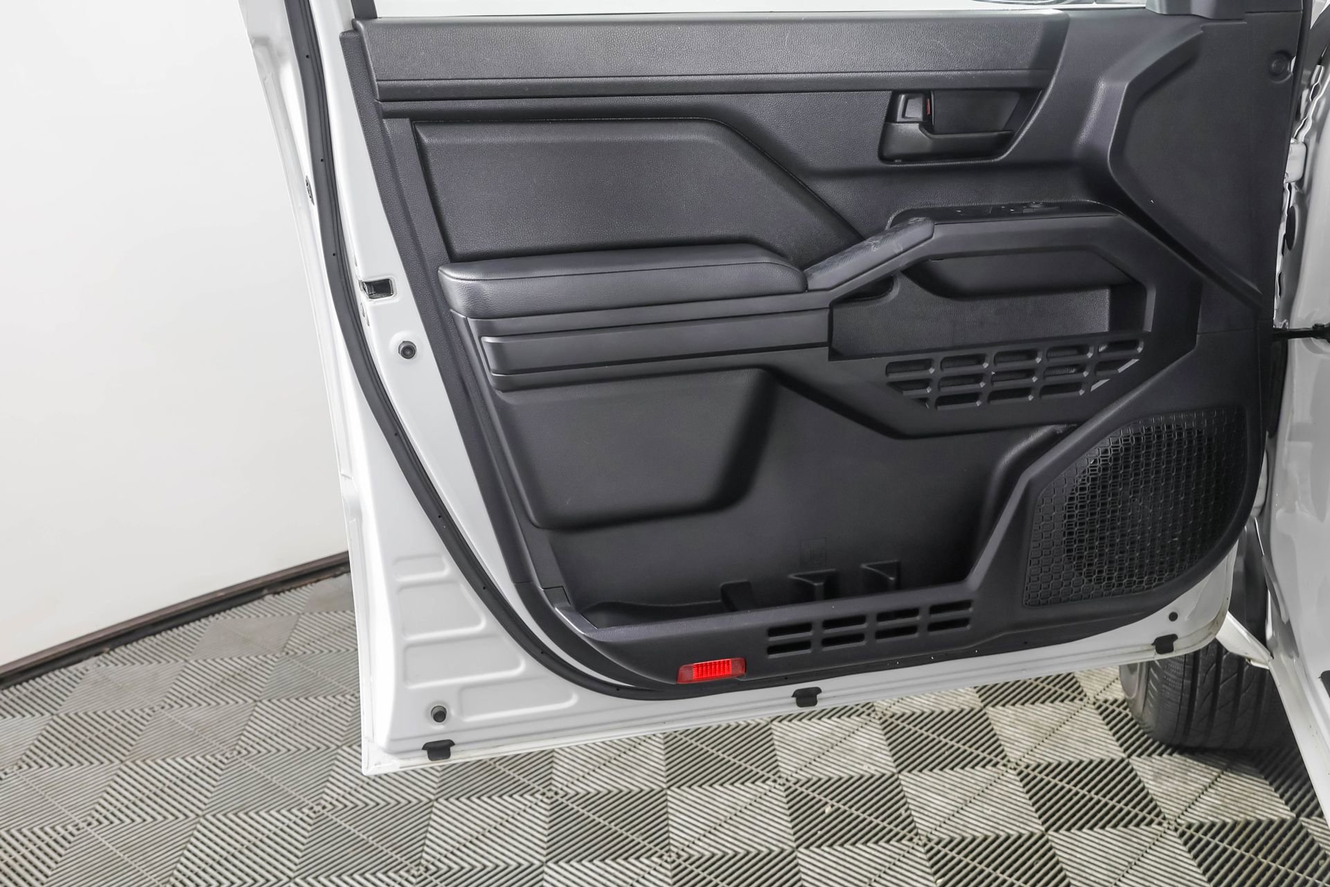 Used 2024 Toyota Tacoma SR RWD image 32