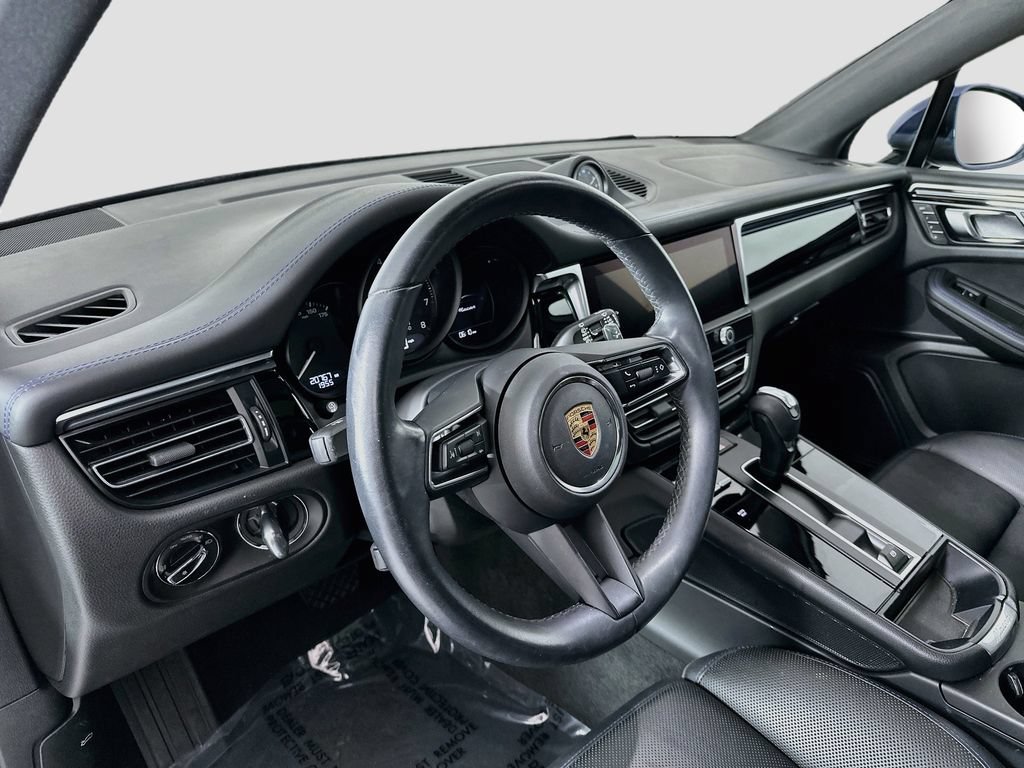 Certified 2024 Porsche Macan AWD/4WD image 4