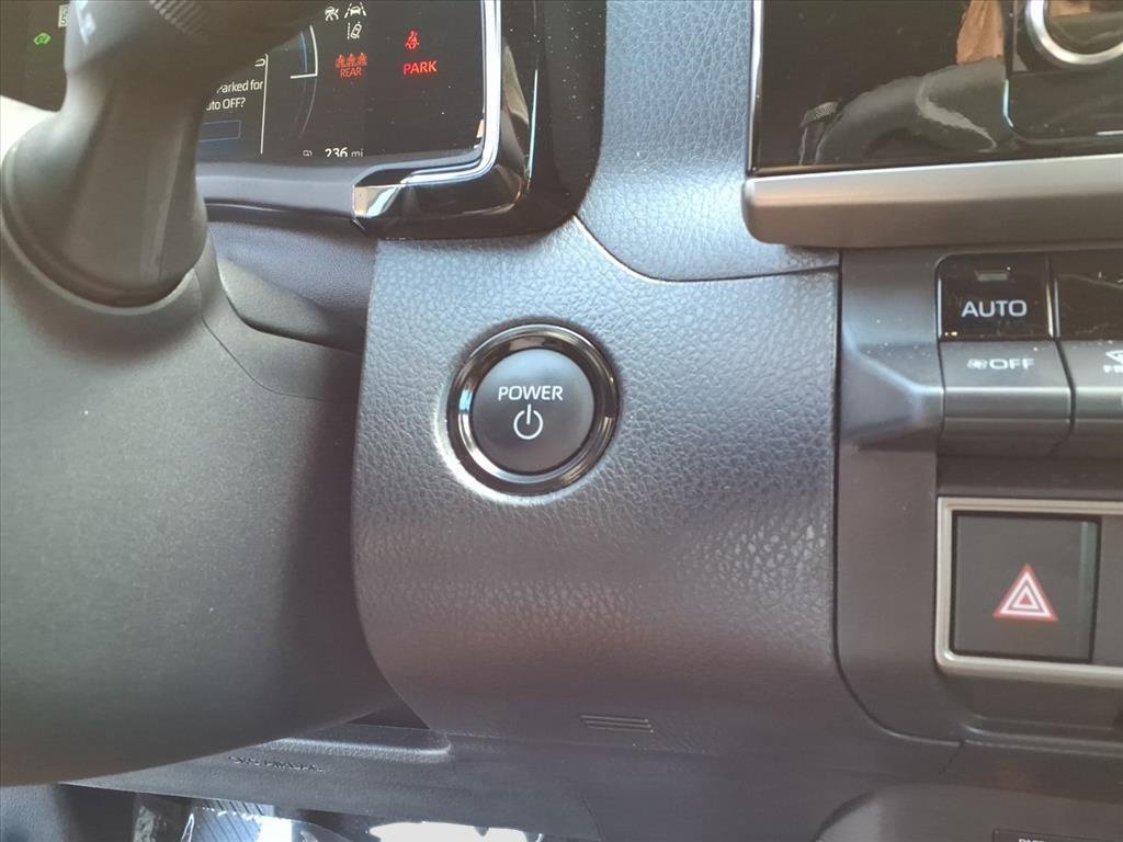 Used 2025 Toyota Camry SE w/ Convenience Package image 21