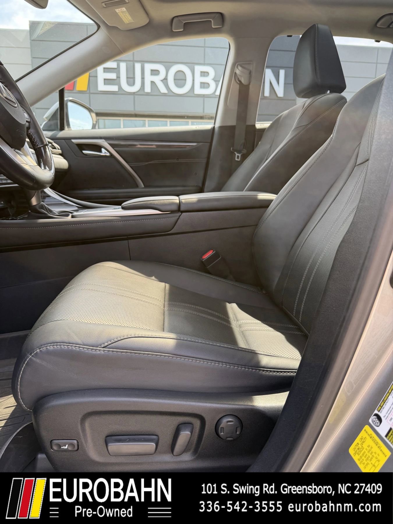 Used 2022 Lexus RX 450h AWD w/ Luxury Package image 16