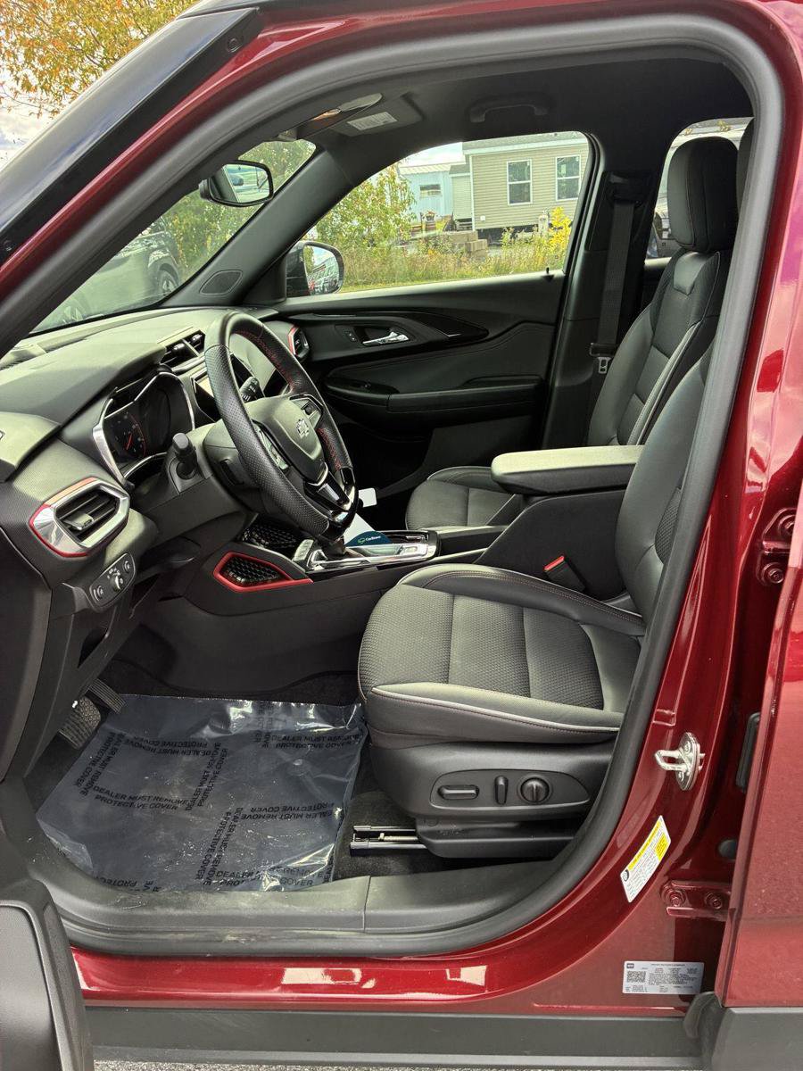 Used 2023 Chevrolet TrailBlazer RS w/ Convenience Package AWD/4WD image 16