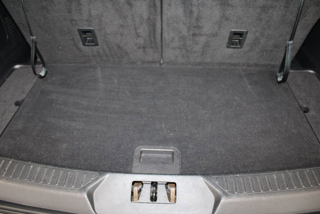 Used 2022 Ford Explorer XLT w/ Equipment Group 202A image 16