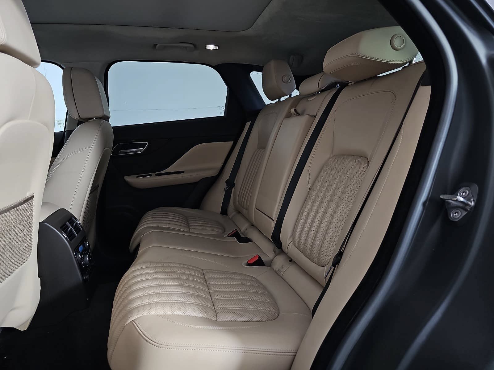 Used 2018 Jaguar F-PACE Portfolio AWD/4WD image 14