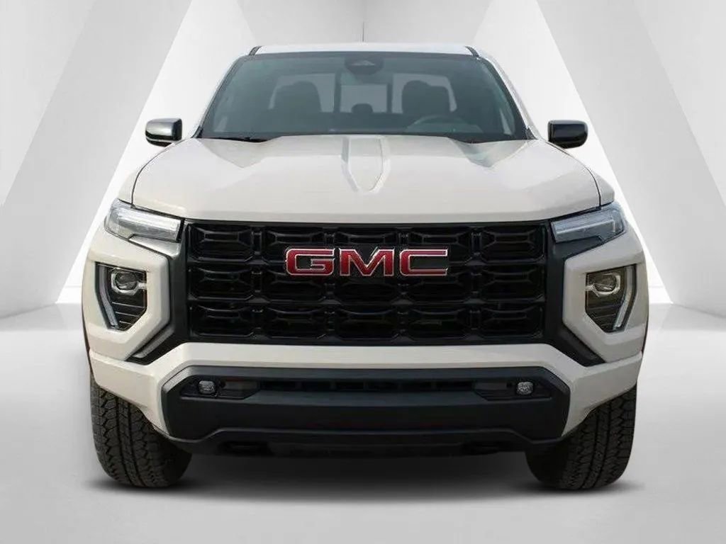 New 2026 GMC Canyon Elevation w/ Convenience Package image 2
