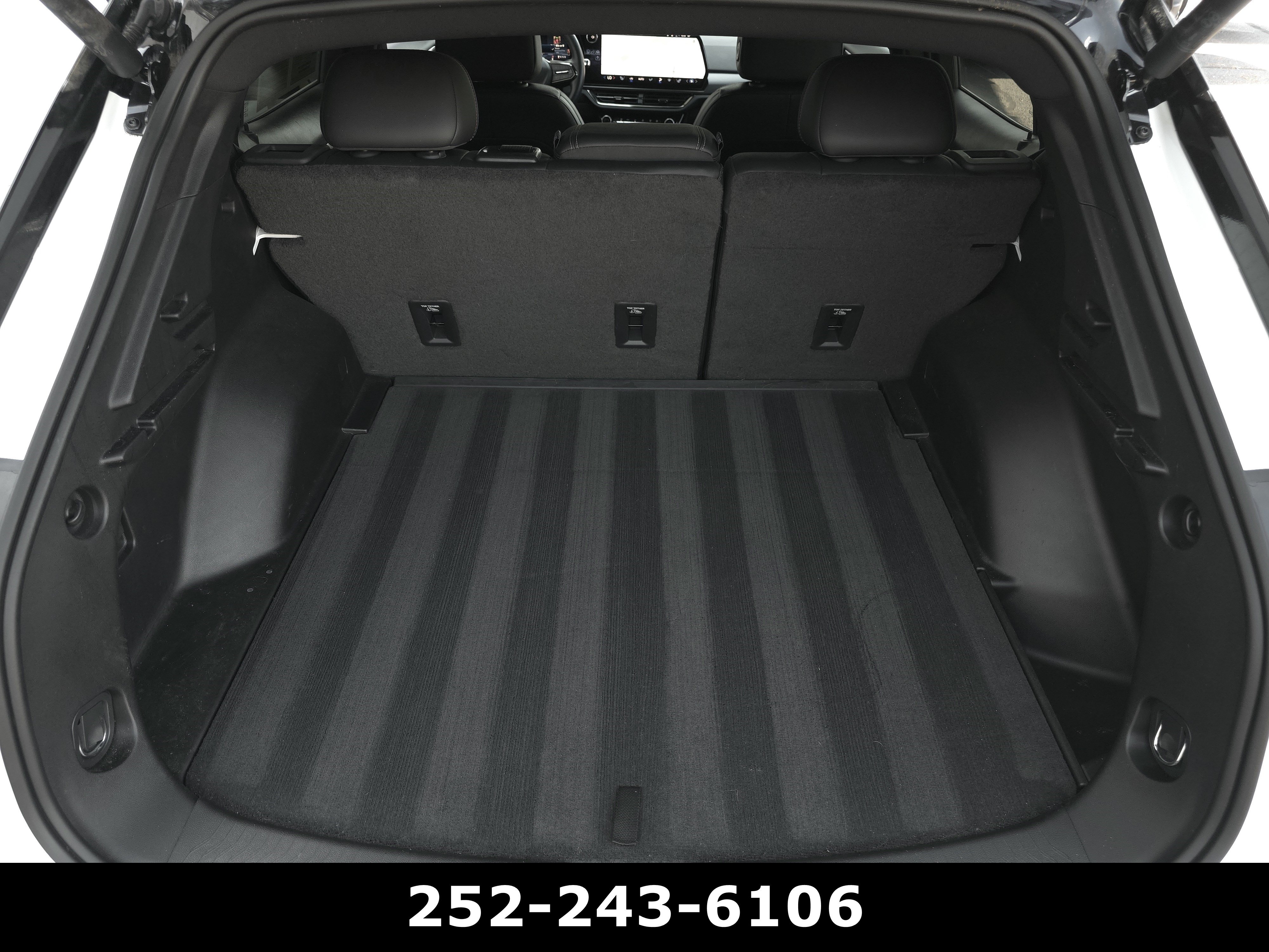 Used 2024 Chevrolet Equinox EV RS FWD image 40
