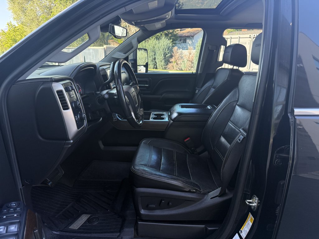 Used 2018 GMC Sierra 3500 Denali w/ Suspension Package, Off-Road AWD/4WD image 18