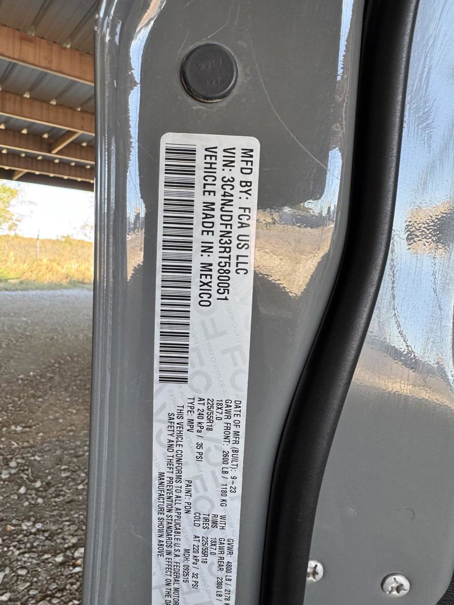 Used 2024 Jeep Compass Latitude image 42