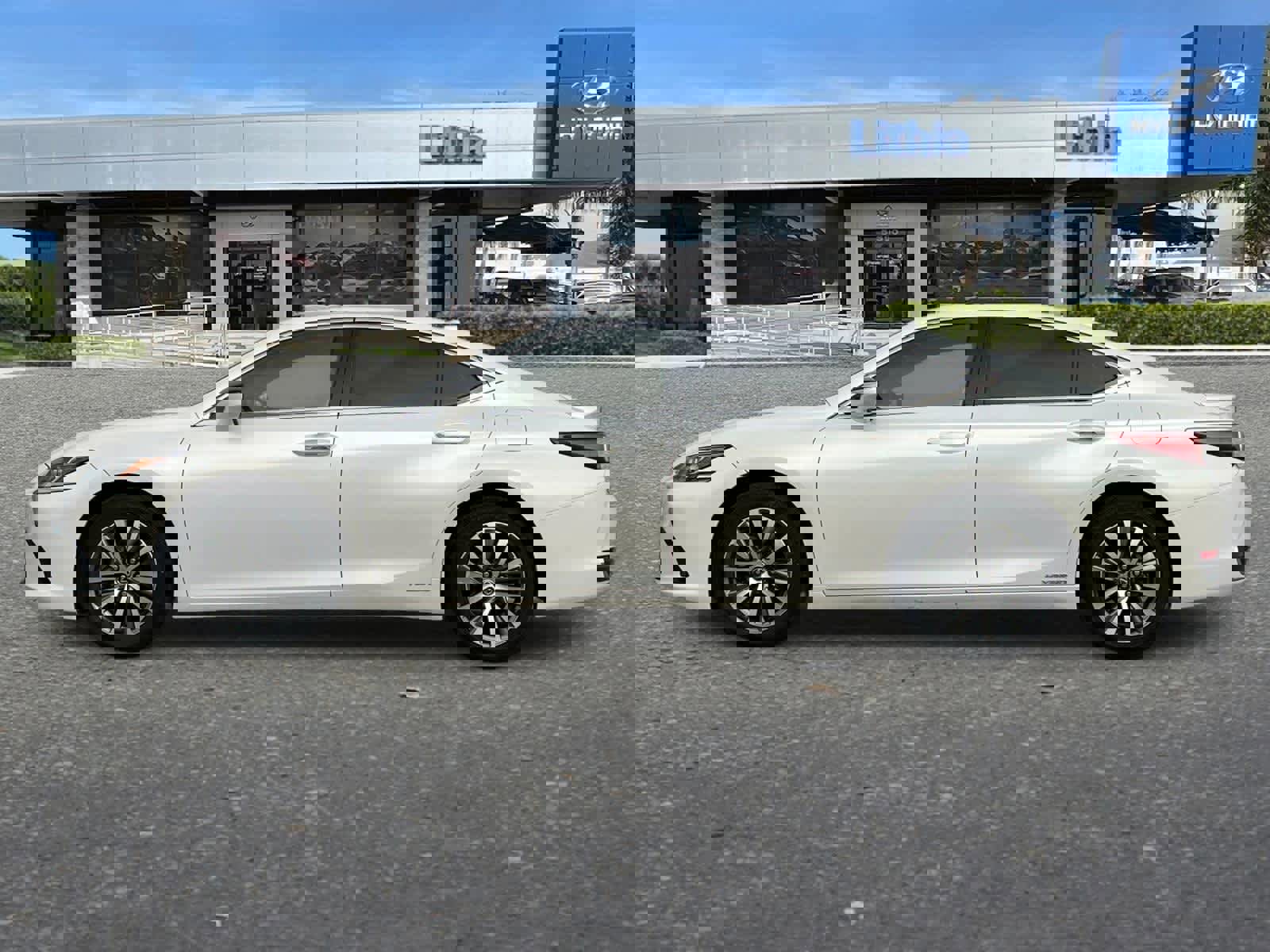 Used 2019 Lexus ES 300h w/ Accessory Package 2 image 6