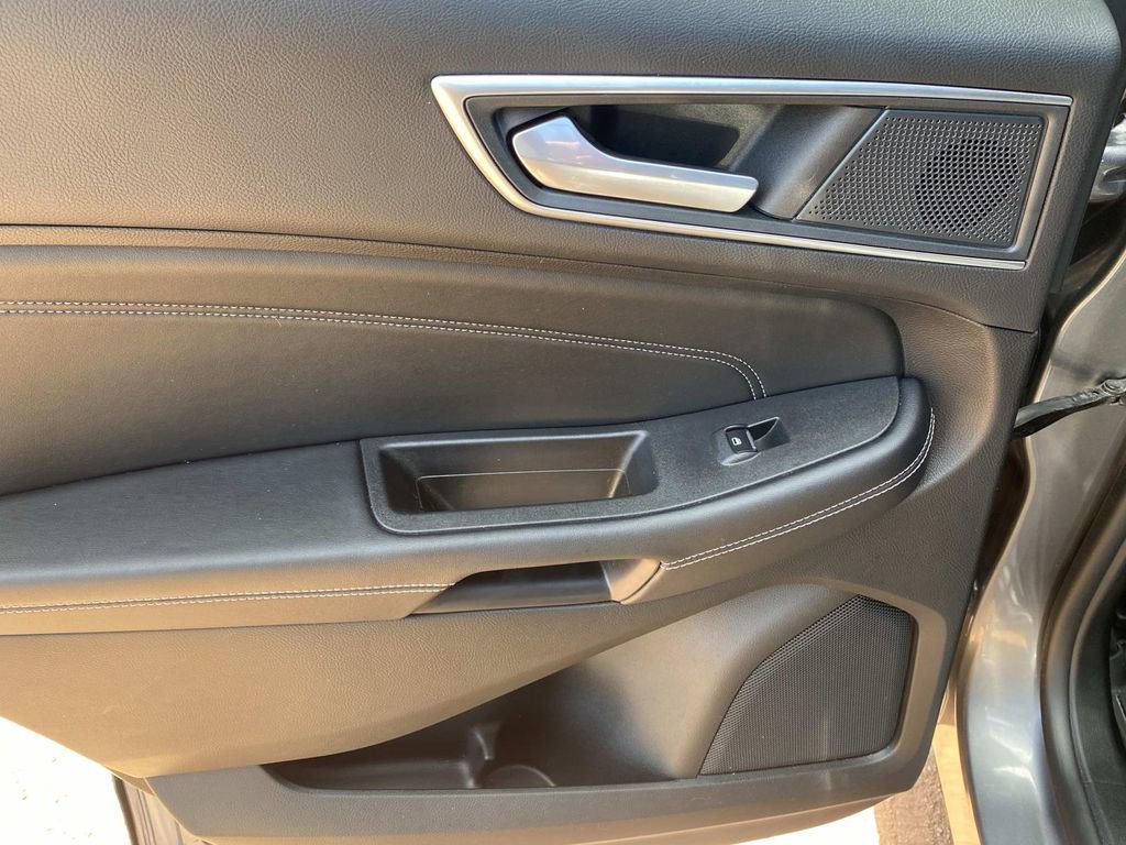 Used 2024 Ford Edge Titanium image 16