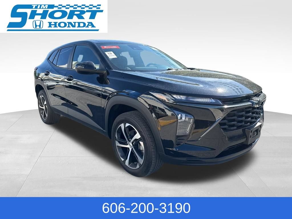 Used 2024 Chevrolet Trax RS w/ Driver Confidence Package FWD image 3
