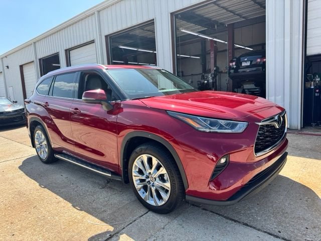Used 2025 Toyota Highlander Limited AWD/4WD image 5