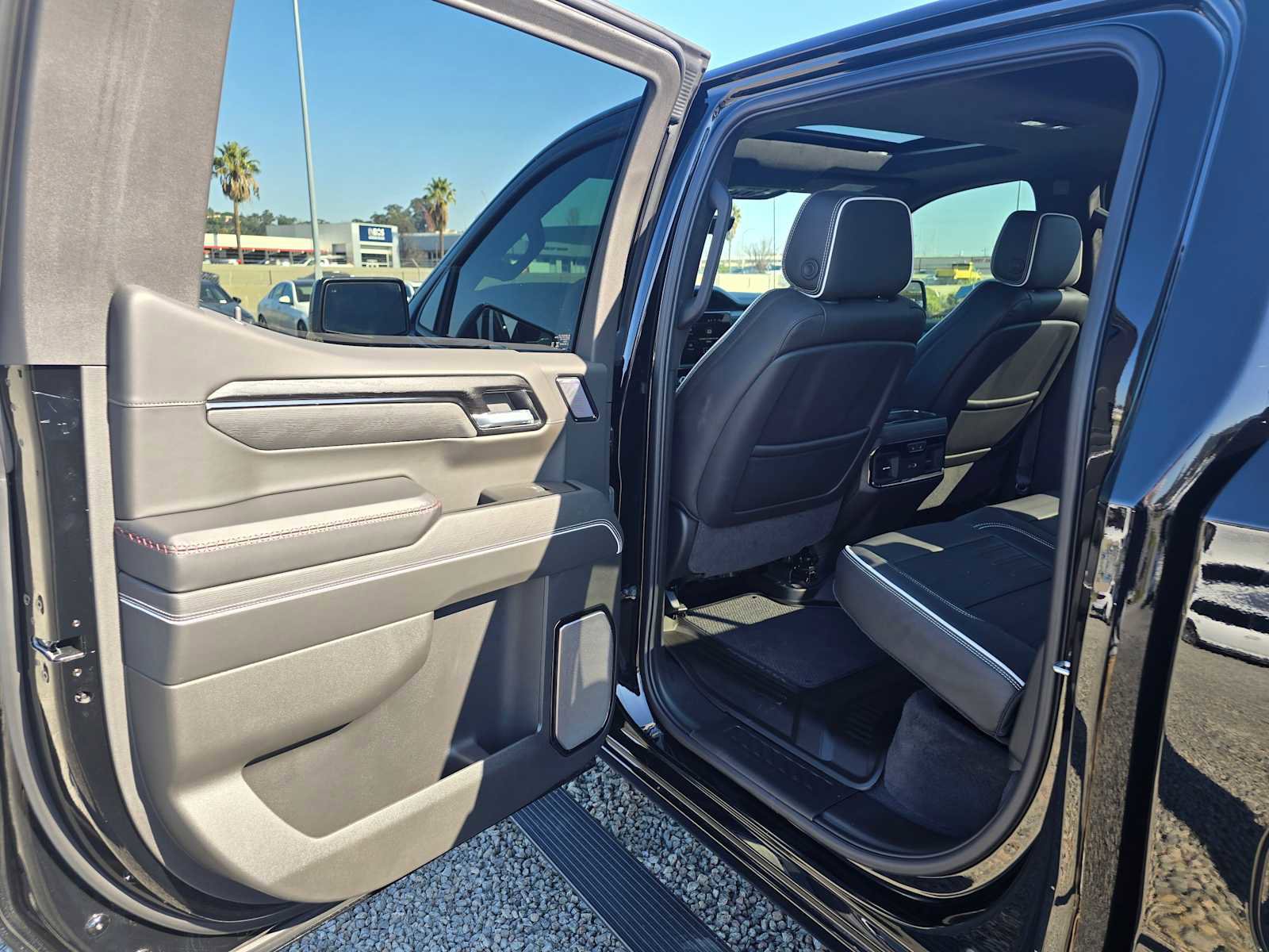 Used 2025 GMC Sierra 1500 AT4X image 17