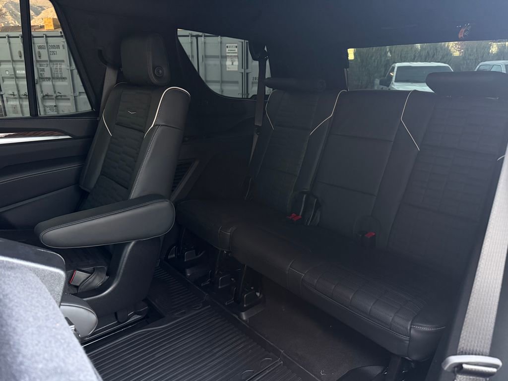 Used 2026 Cadillac Escalade Platinum Sport w/ LPO, ONYX Package image 32
