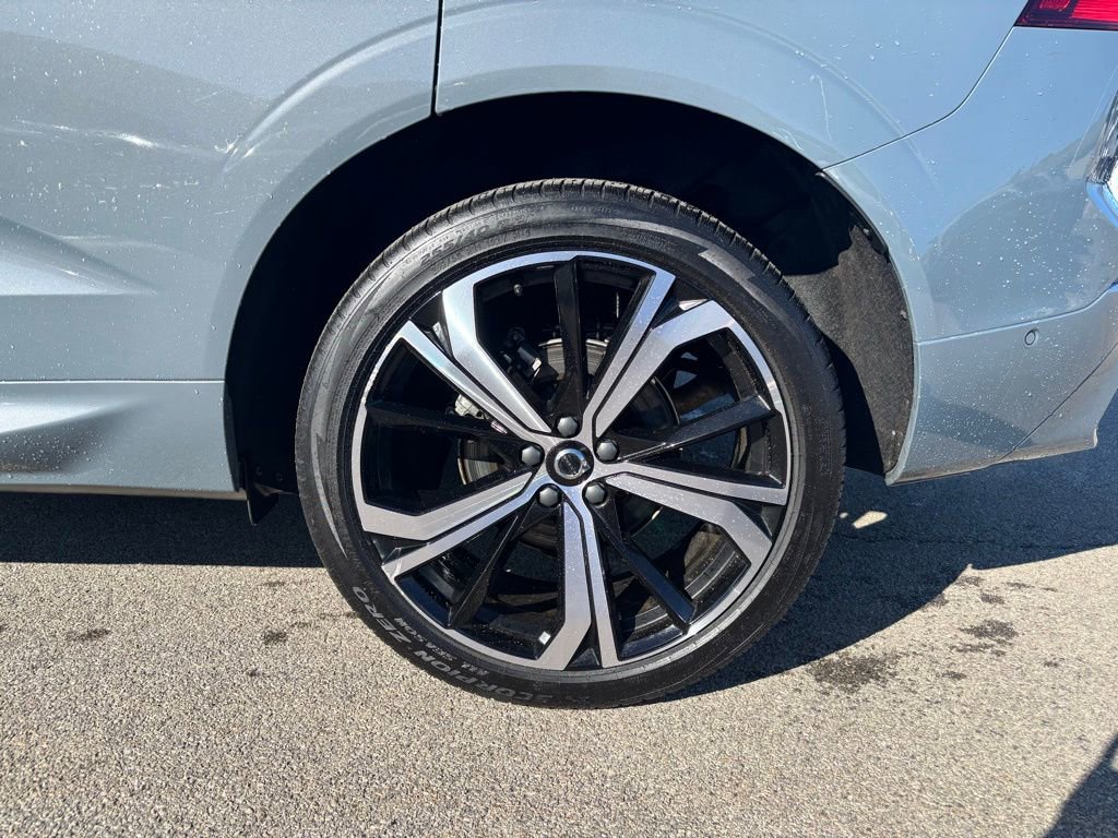Certified 2024 Volvo XC60 B5 Ultimate w/ Climate Package image 29