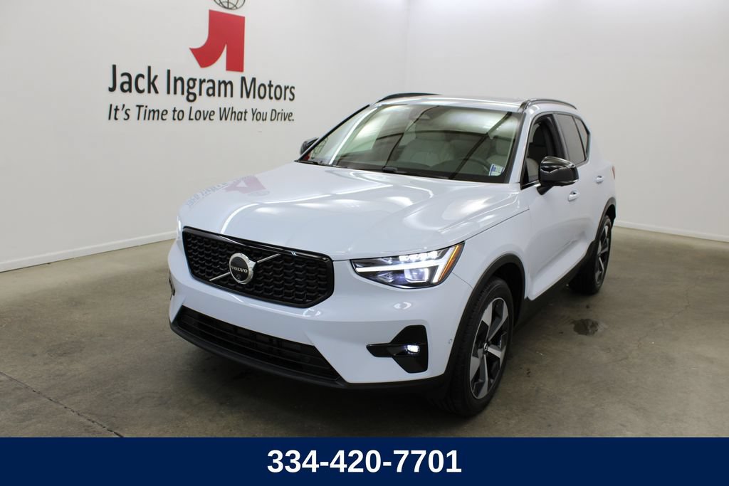 Used 2024 Volvo XC40 B5 Plus w/ Protection Package Premier
