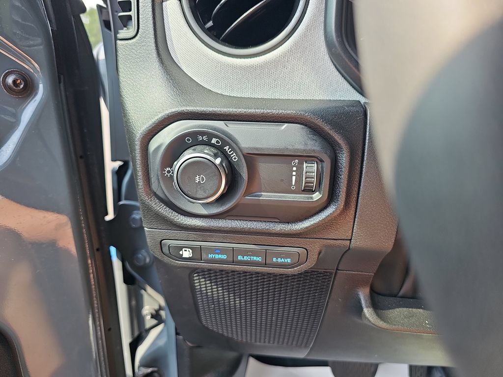 Used 2024 Jeep Wrangler Unlimited AWD/4WD image 35