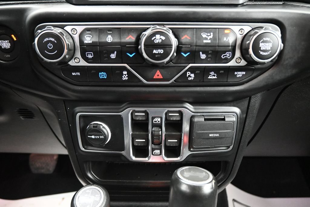 Used 2022 Jeep Wrangler Unlimited Sahara w/ Cold Weather Group AWD/4WD image 18