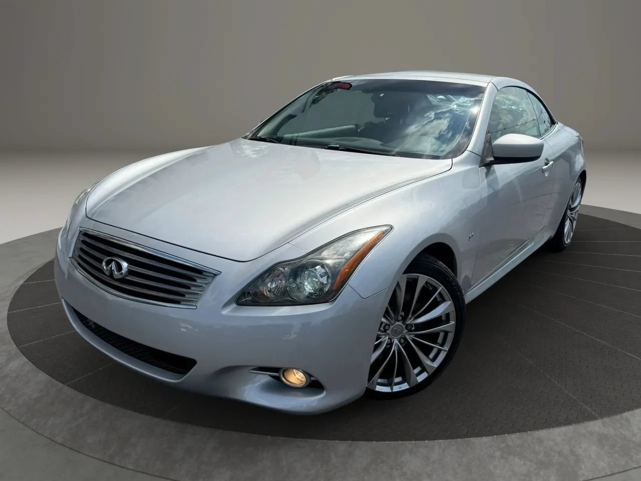 Used 2014 INFINITI Q60 Convertible w/ Premium Package RWD image 3