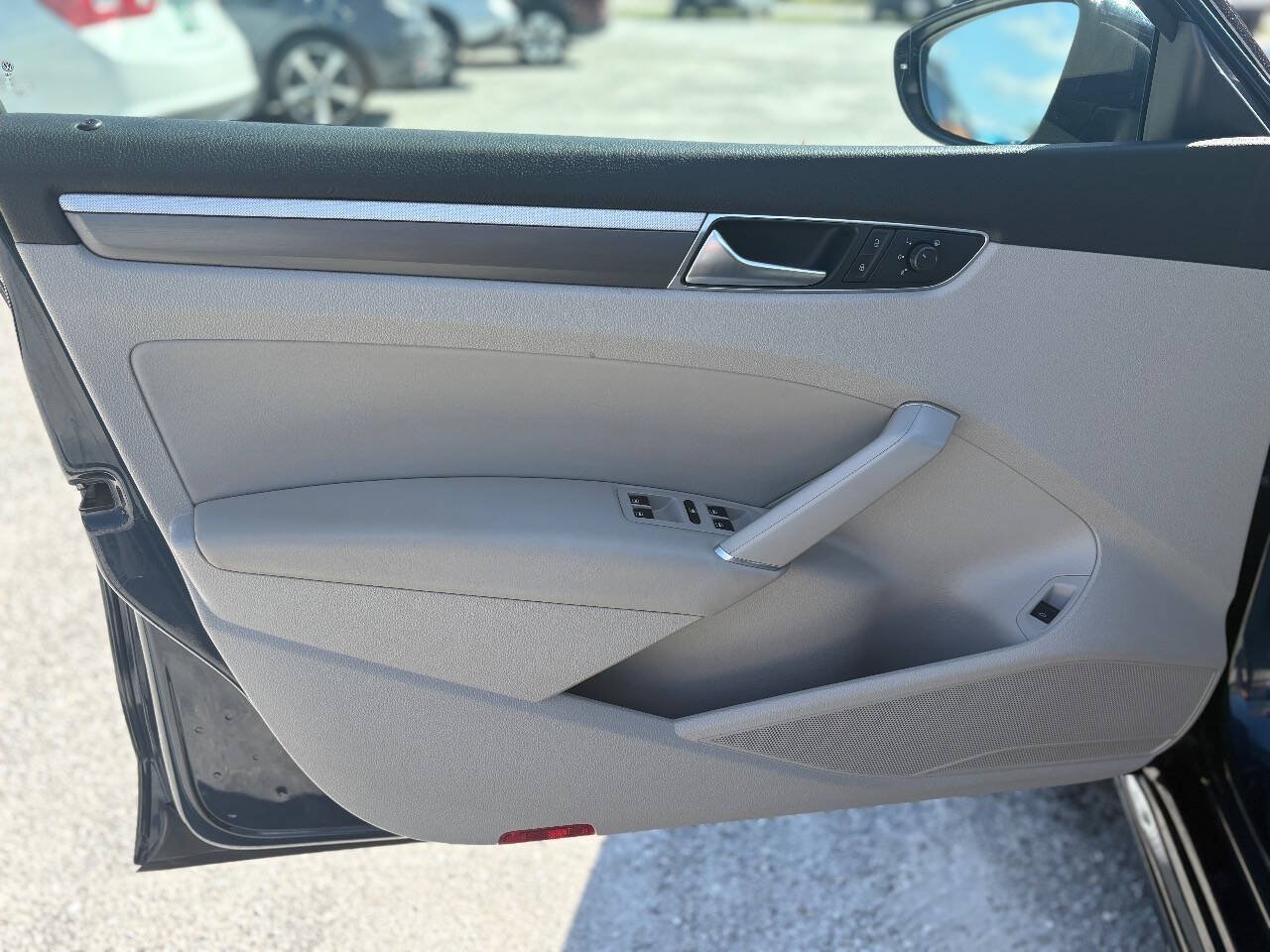 Used 2018 Volkswagen Passat 2.0T R-Line FWD image 15