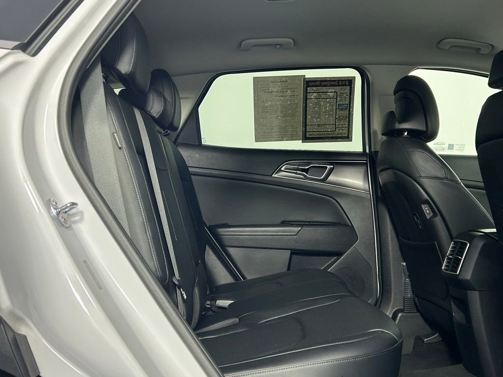 Used 2024 Kia Sportage EX image 12