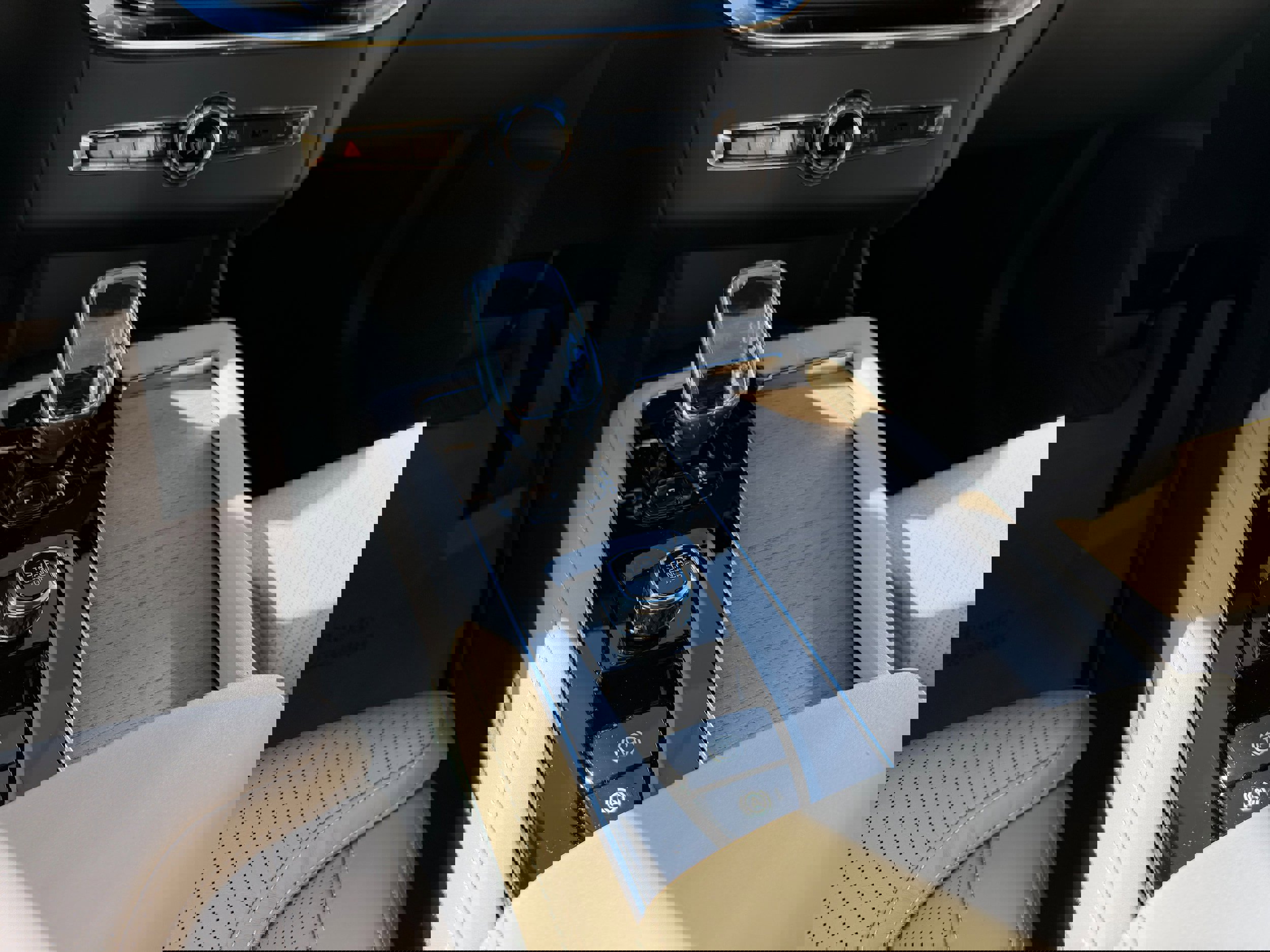 New 2026 Volvo XC90 T8 Ultra w/ Lounge Package image 13