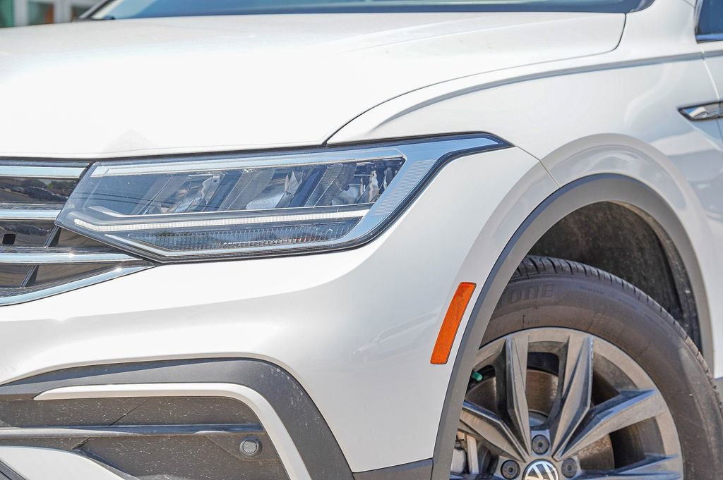 Used 2024 Volkswagen Tiguan SE image 3