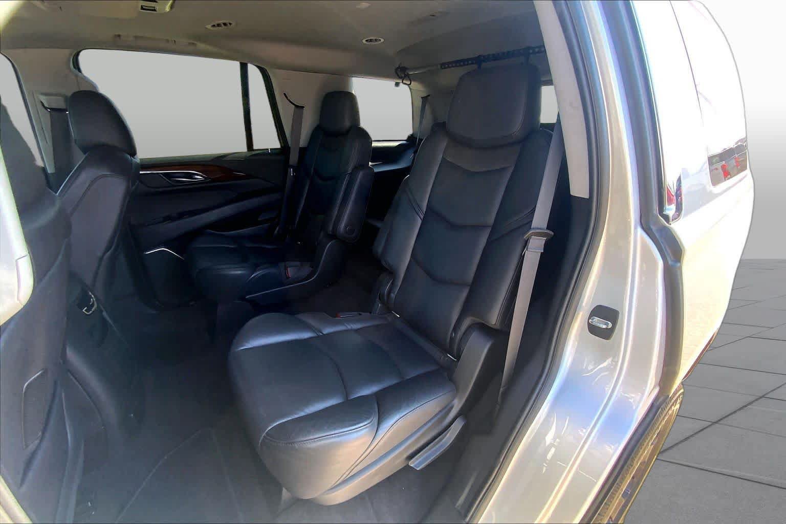 Used 2020 Cadillac Escalade Premium Luxury RWD image 21