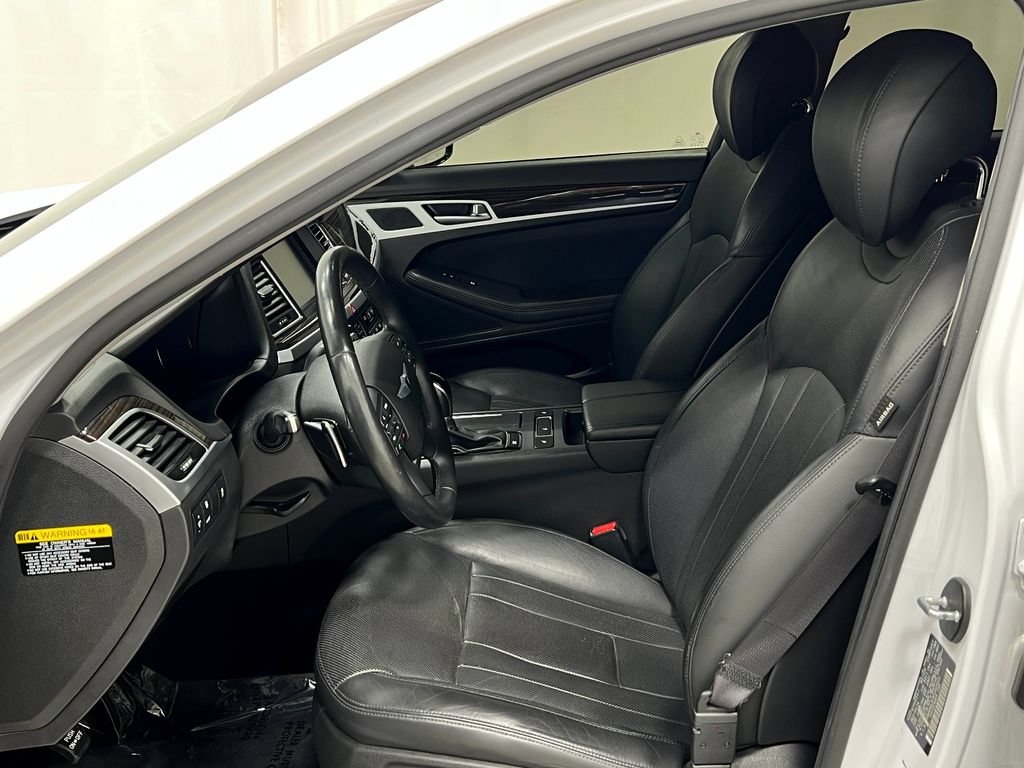 Used 2015 Hyundai Genesis 3.8 AWD/4WD image 13