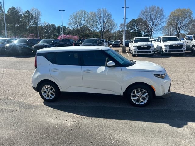 Used 2023 Kia Soul LX w/ LX Technology Package image 35