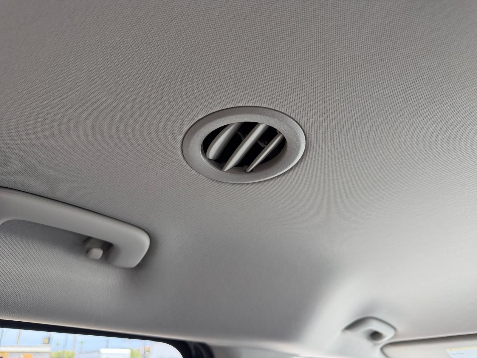 Used 2026 Kia Carnival FWD image 23
