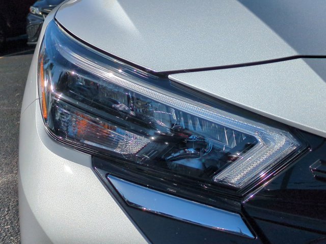 Used 2025 Nissan Versa SV w/ Trunk Package image 10