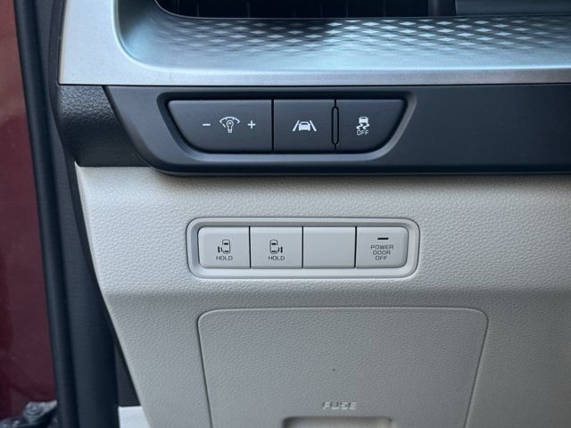 Used 2023 Kia Carnival LX FWD image 15