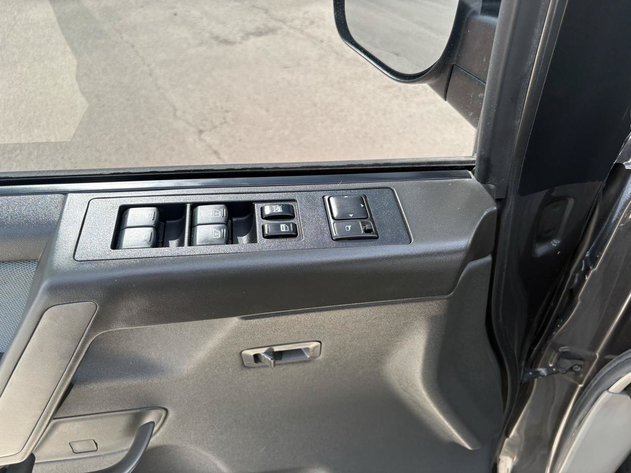 Used 2004 Nissan Titan SE RWD image 23