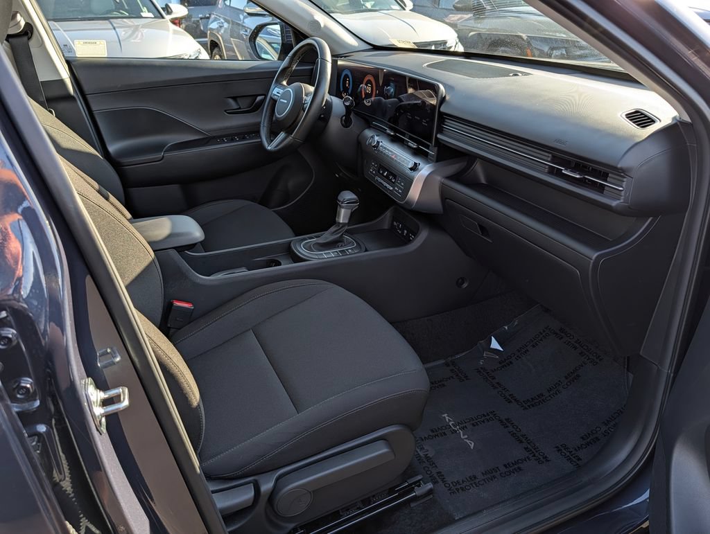 Certified 2025 Hyundai Kona SEL FWD image 9