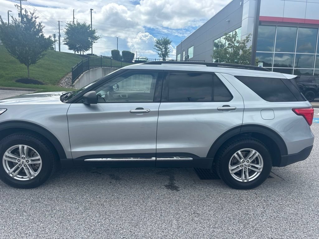 Used 2023 Ford Explorer XLT w/ Equipment Group 202A AWD/4WD image 7