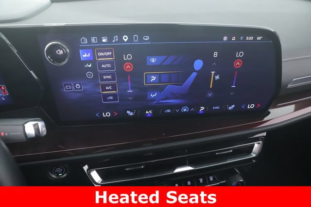 Used 2025 Chevrolet Traverse Z71 w/ LPO, Floor Liner Package AWD/4WD image 4