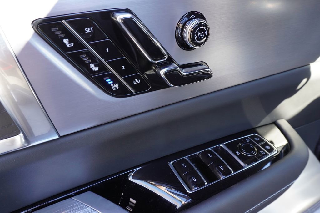 New 2026 Cadillac Vistiq Platinum image 16