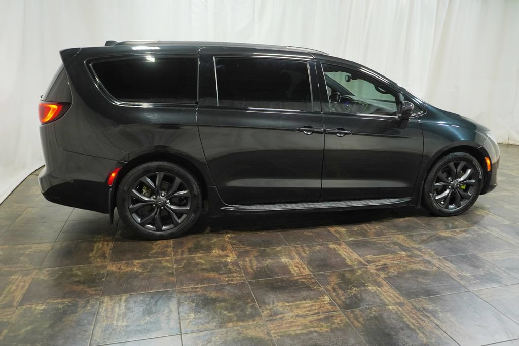 Used 2019 Chrysler Pacifica Touring-L FWD image 4