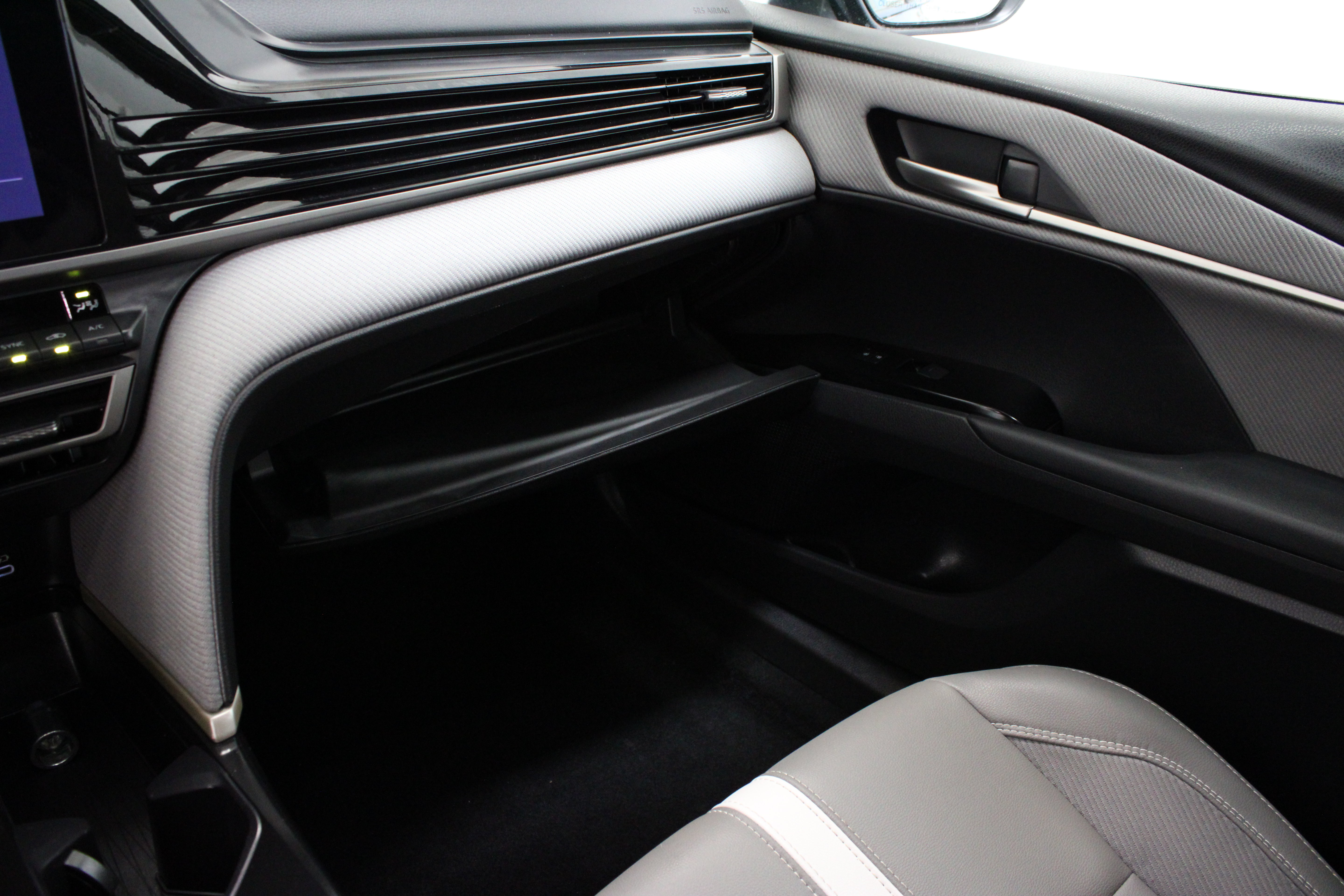 Used 2026 Toyota Camry SE w/ Convenience Package FWD image 23