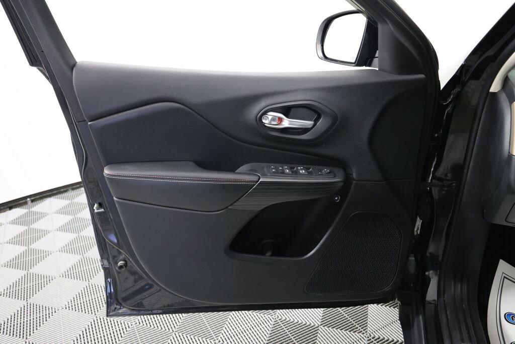 Used 2016 Jeep Cherokee 75th Anniversary image 12