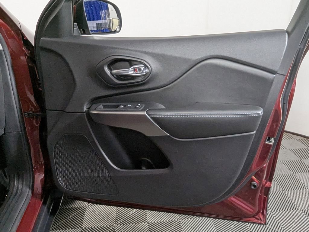 Used 2020 Jeep Cherokee Latitude Plus image 24