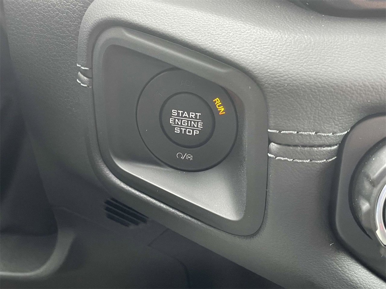 New 2025 Jeep Gladiator Mojave w/ Safety Group image 17