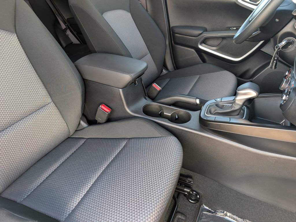 Certified 2025 Kia Soul LX image 22