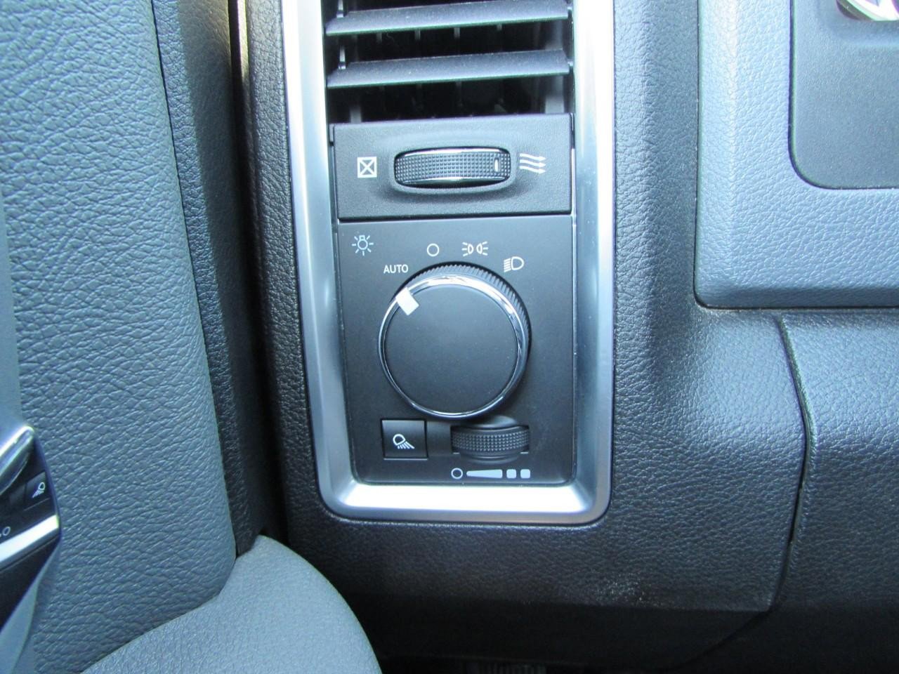 Used 2019 RAM 1500 Classic SLT image 29