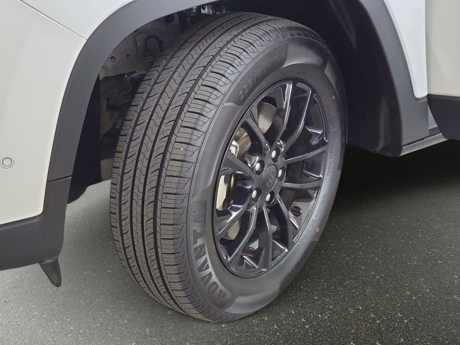 Used 2023 Jeep Cherokee Altitude Lux image 34