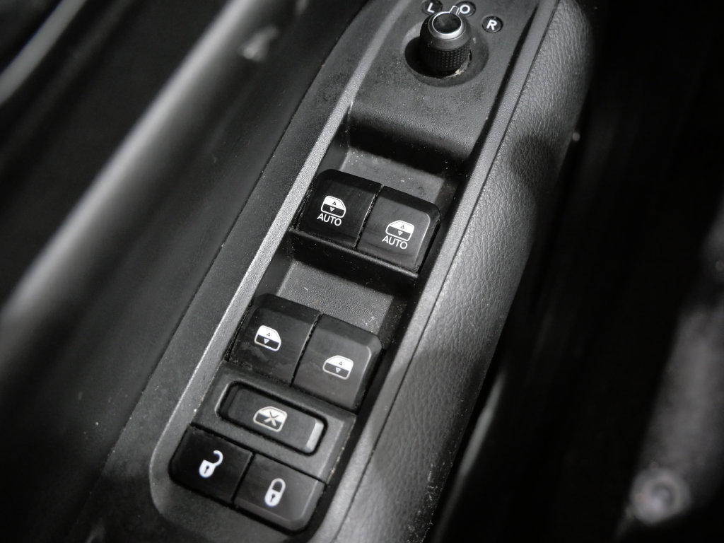 Used 2024 Jeep Compass Trailhawk w/ Sun and Sound Group AWD/4WD image 13