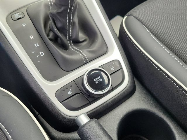Used 2025 Hyundai Venue Limited FWD image 29