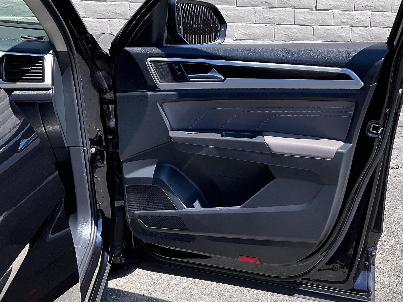 Certified 2022 Volkswagen Atlas SE w/ Panoramic Sunroof Package FWD image 23