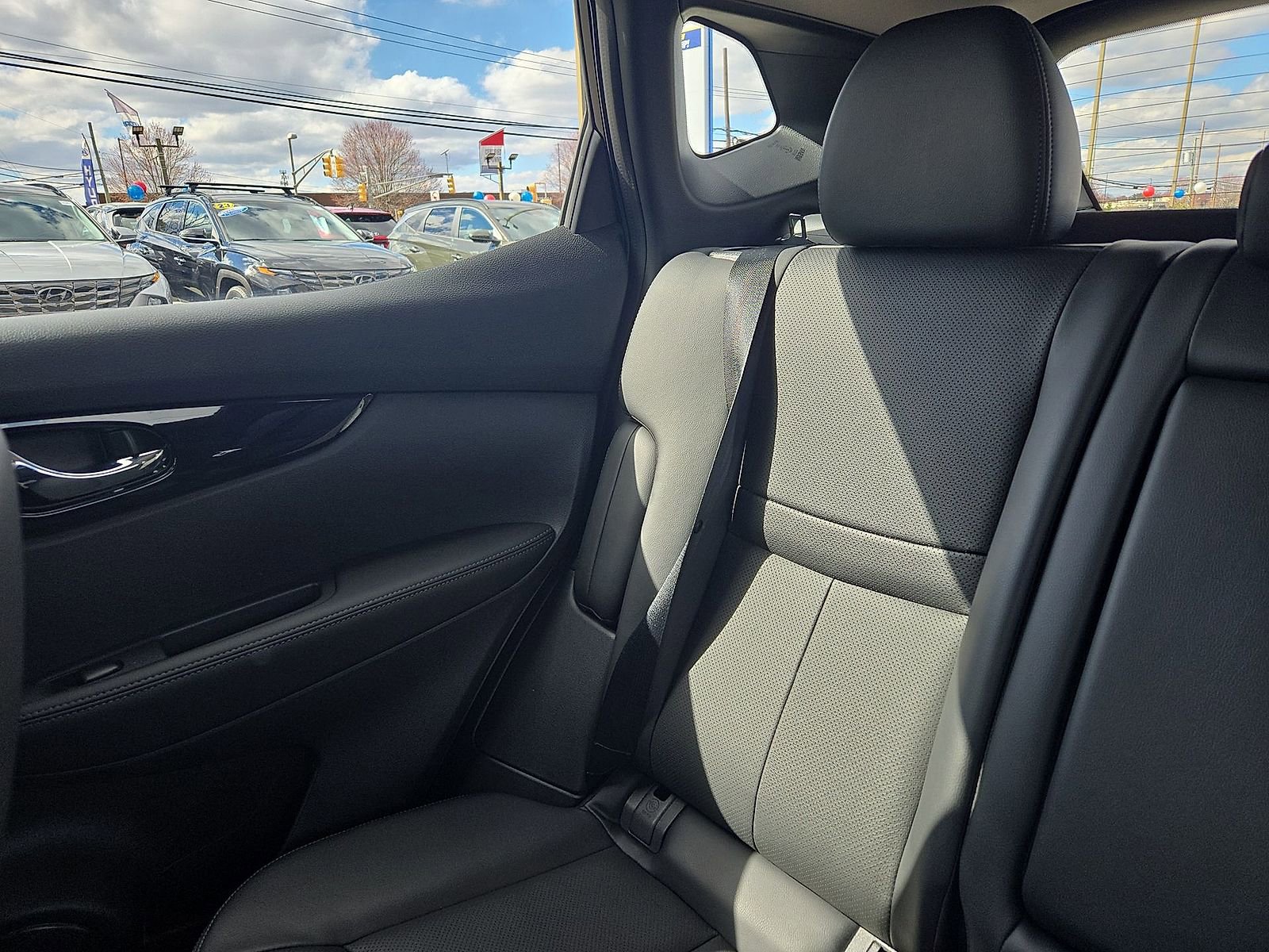 Used 2021 Nissan Rogue Sport SL w/ Premium Package image 12