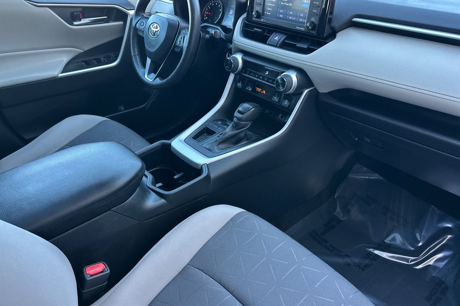 Certified 2022 Toyota RAV4 XLE w/ Convenience Package image 16